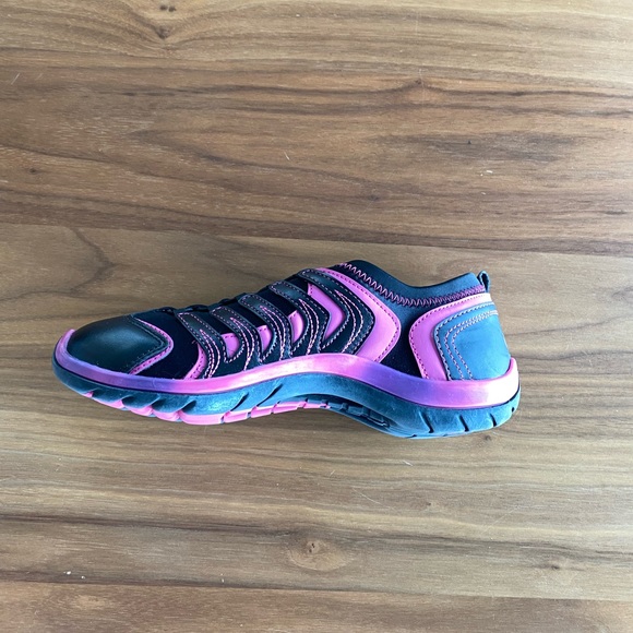 Black and Pink Workout Shoes - Picture 2 of 5